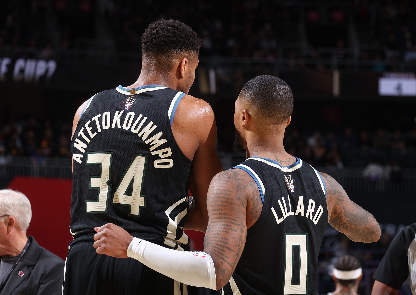 星空体育公司-再续前缘？名记：利拉德一直在努力招募字母哥加盟开拓者